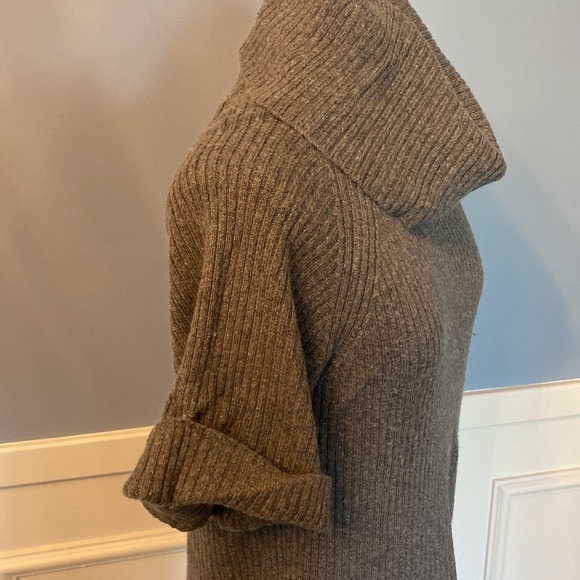 Loft Short Sleeved Turtleneck Sweater Gray EUC Size XS - Picture 3 of 6